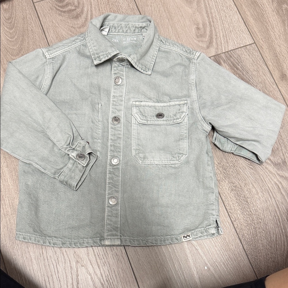 Zara Kids Light Green Button Down Shirt